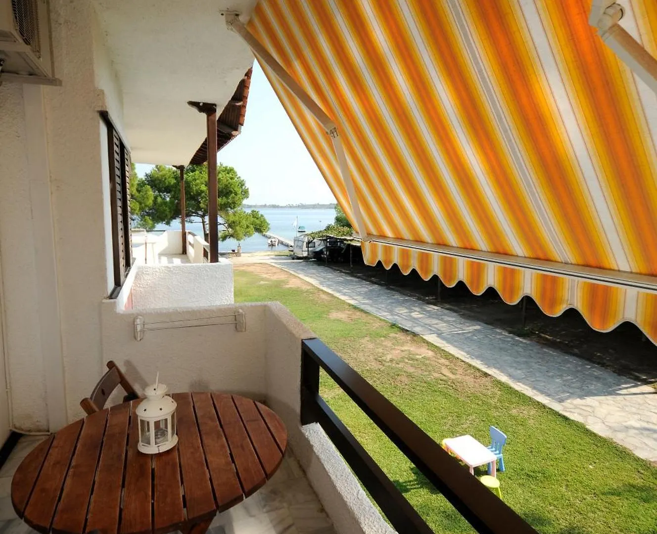 Haus Platanos Apartments & Bungalows By The Sea 보우르보우로우