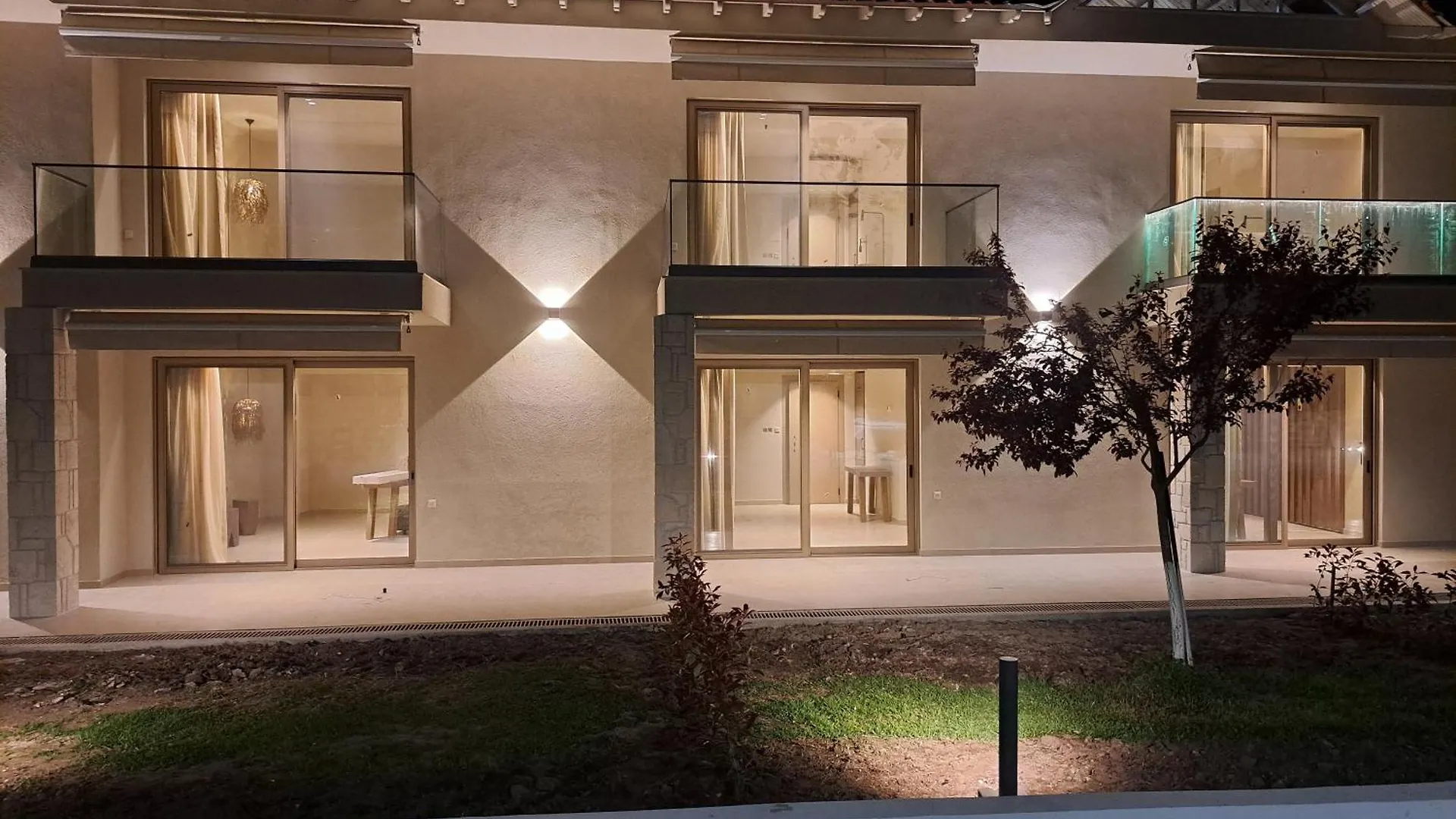 Haus Platanos Apartments & Bungalows By The Sea 보우르보우로우